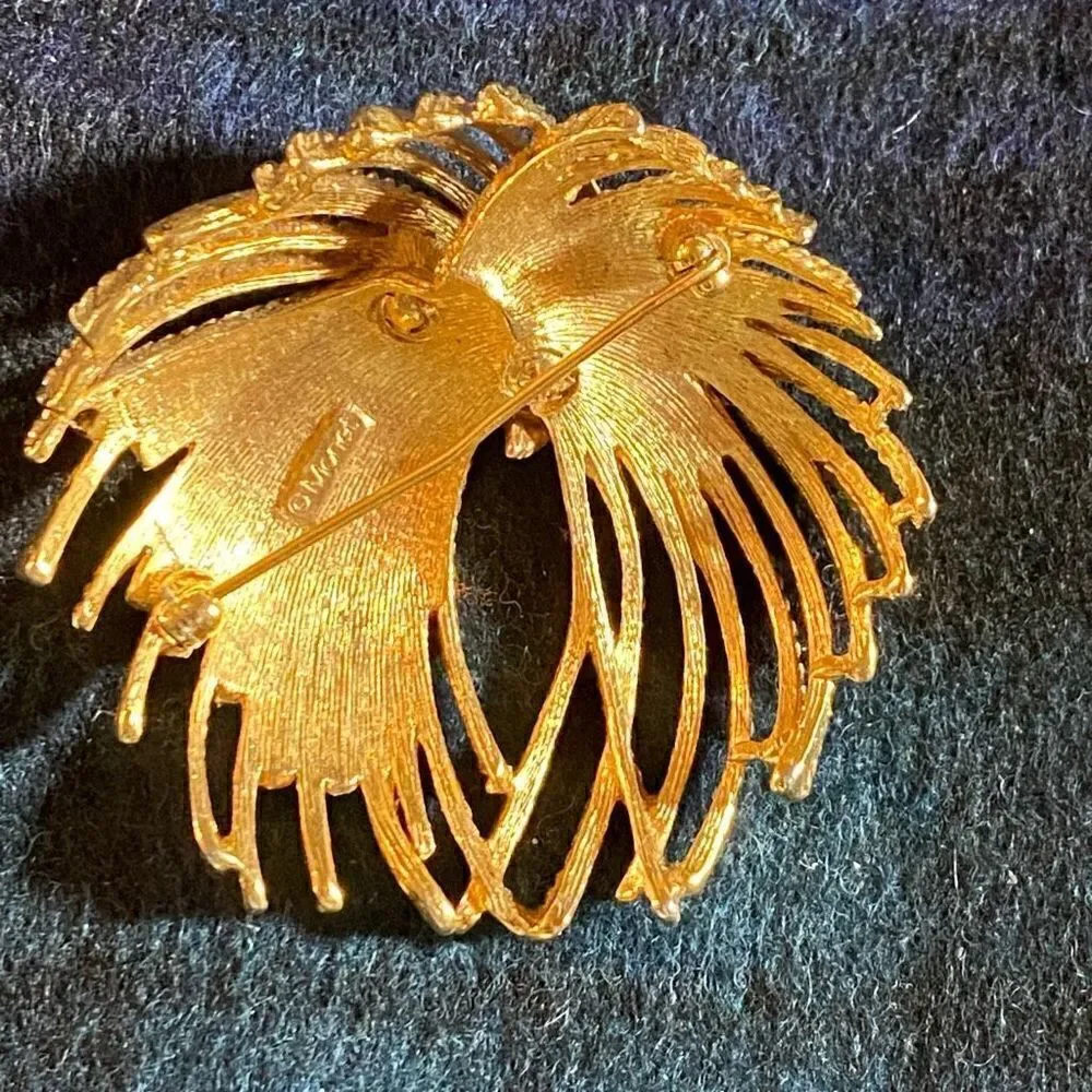 Vintage Monet Spray Starburst Gold Pin Brooch